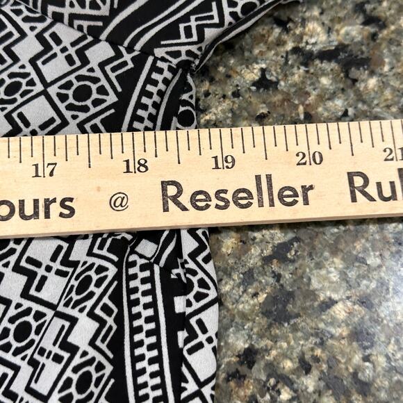 Style Co Tunic Top Size S Black White V Neck Button Up Long Sleeves Boho Tribal - Picture 3 of 6